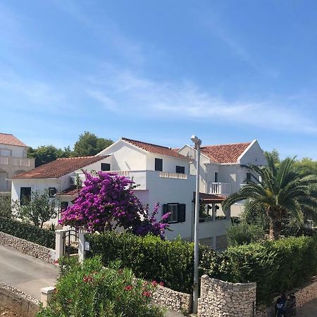 Holiday Home Brac Supetar Exteriör bild