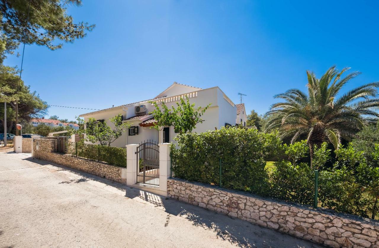 Holiday Home Brac Supetar Exteriör bild