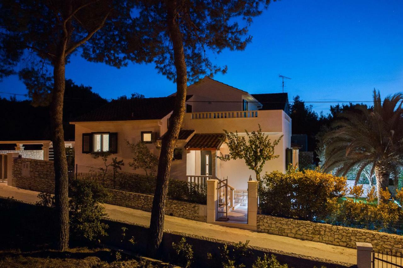 Holiday Home Brac Supetar Exteriör bild